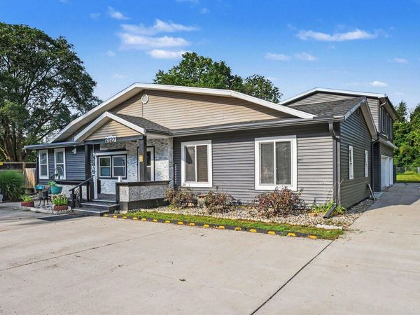 2827 Edwardsburg Avenue, Elkhart, IN 46514
