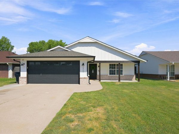 9465 E Sprucewood Drive, Claremore, OK 74019