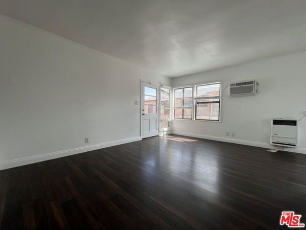 2010 W 35th Street, Los Angeles, CA 90018
