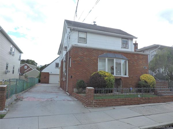 18 Leach Street , Lynbrook, NY 11563