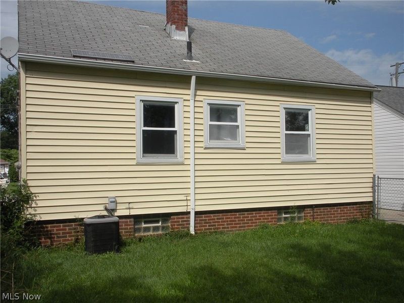 12503 Carrington Avenue, Cleveland, OH 44135 Photo 3