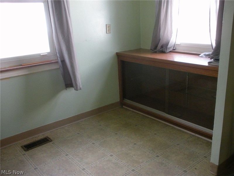 12503 Carrington Avenue, Cleveland, OH 44135 Photo 8