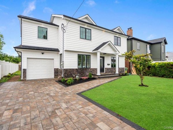 10 california Street , Hicksville, NY 11801