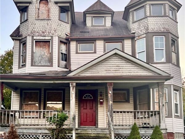 1888 Beersford Road , East Cleveland, OH 44112