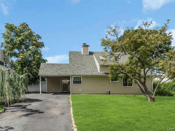 36 Atlas Lane , Hicksville, NY 11801