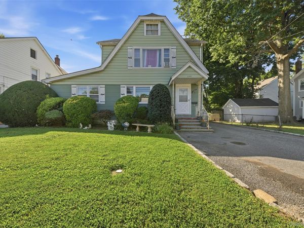 506 Whittier Street , Westbury, NY 11590