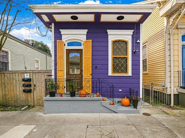 2704 BURGUNDY Street, New Orleans, LA 70117