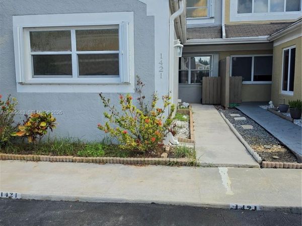 1421 NW 123rd Ter, Unit 1421, Pembroke Pines, FL 33026