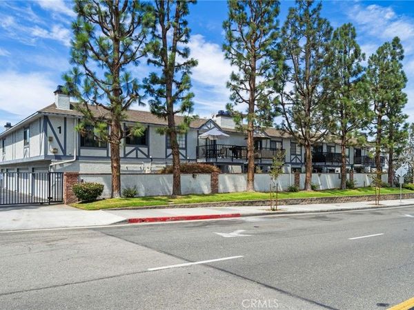 2599 Walnut Avenue, Unit 209, Signal Hill, CA 90755