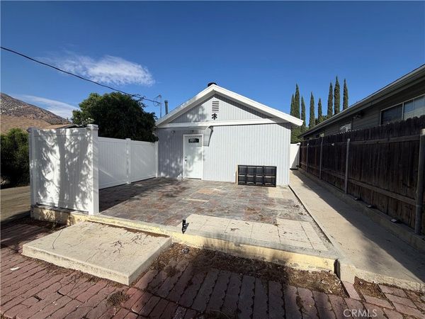 11034 Scoville, Sunland, CA 91040
