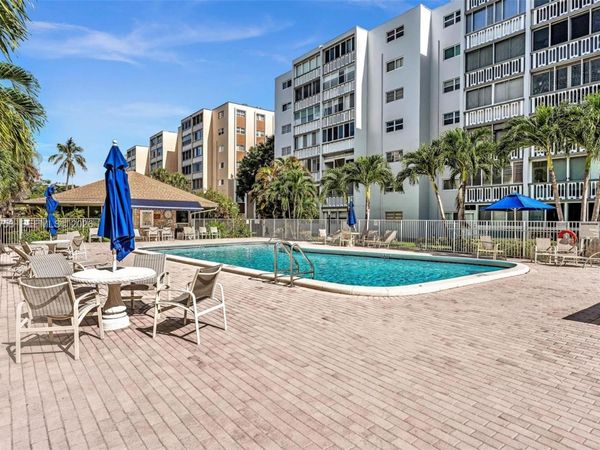 610 NE 12th Ave , Unit 206, Hallandale Beach, FL 33009
