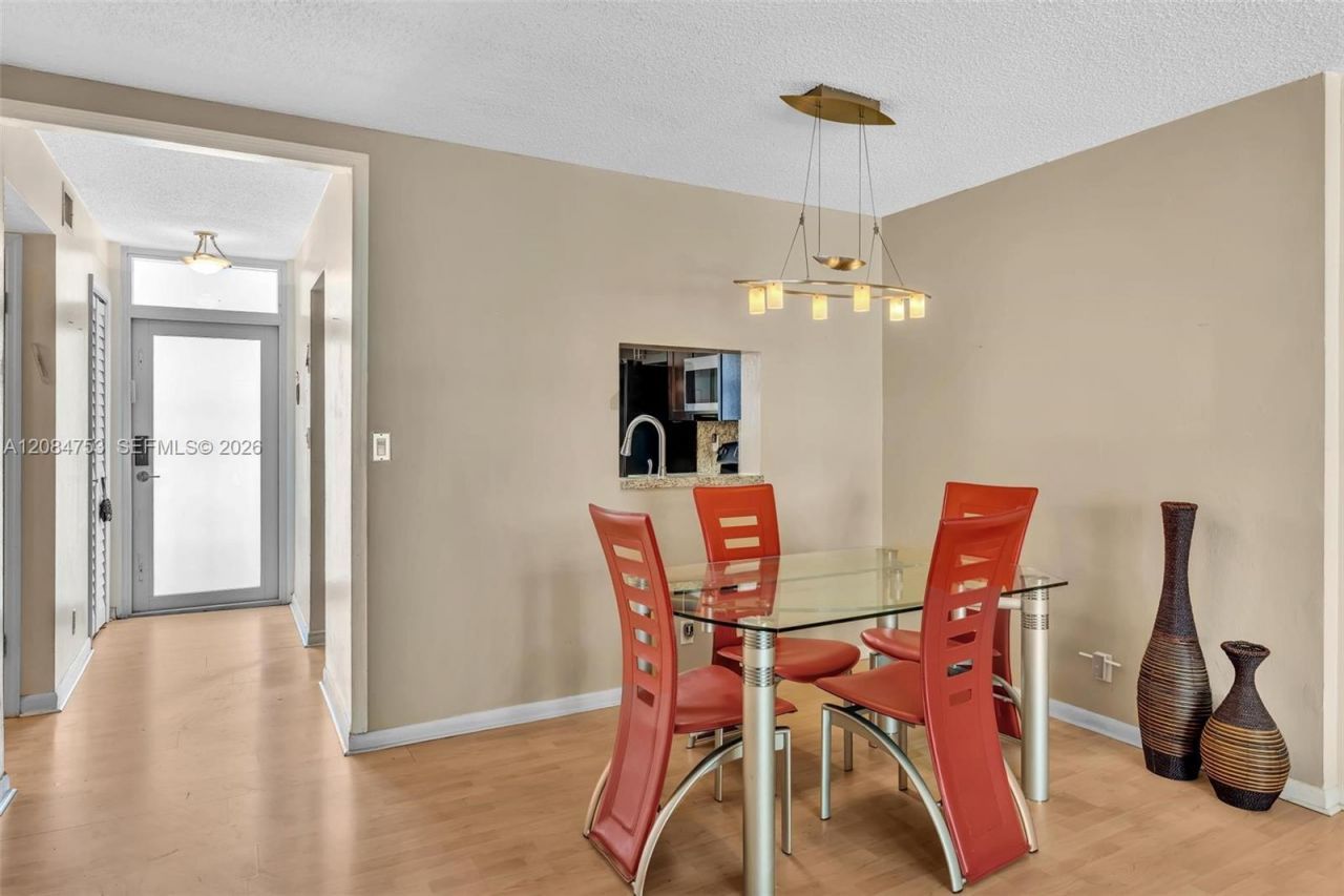 610 NE 12th Ave , Unit 206, Hallandale Beach, FL 33009 Photo