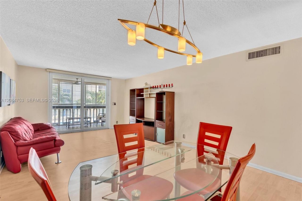 610 NE 12th Ave , Unit 206, Hallandale Beach, FL 33009 Photo