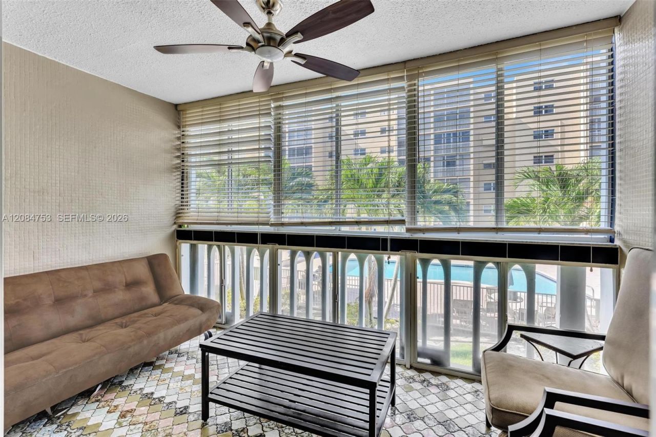 610 NE 12th Ave , Unit 206, Hallandale Beach, FL 33009 Photo