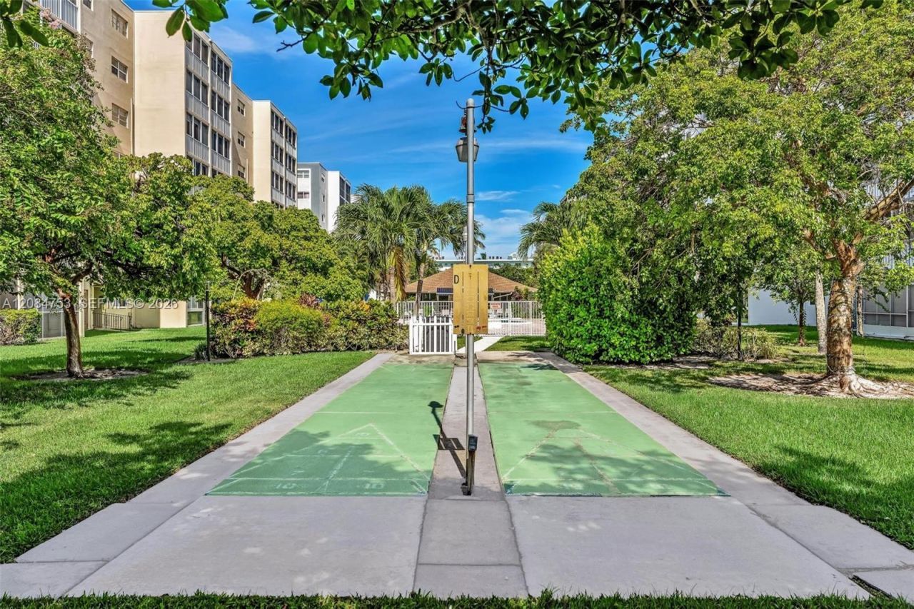 610 NE 12th Ave , Unit 206, Hallandale Beach, FL 33009 Photo