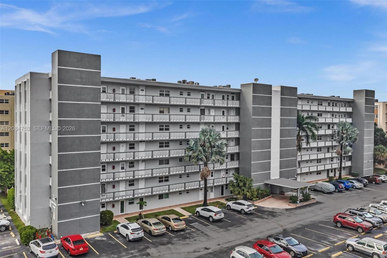 610 NE 12th Ave , Unit 206, Hallandale Beach, FL 33009 Photo