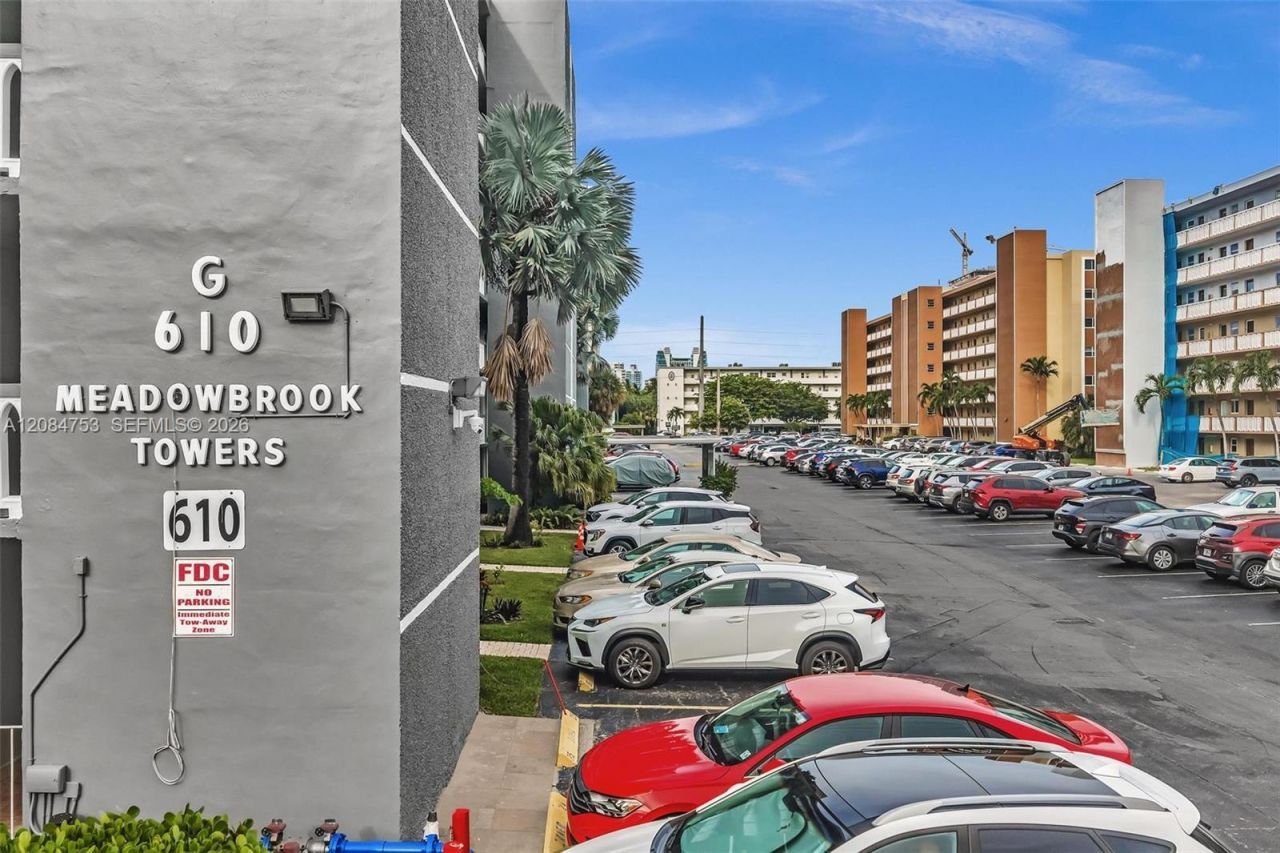610 NE 12th Ave , Unit 206, Hallandale Beach, FL 33009 Photo