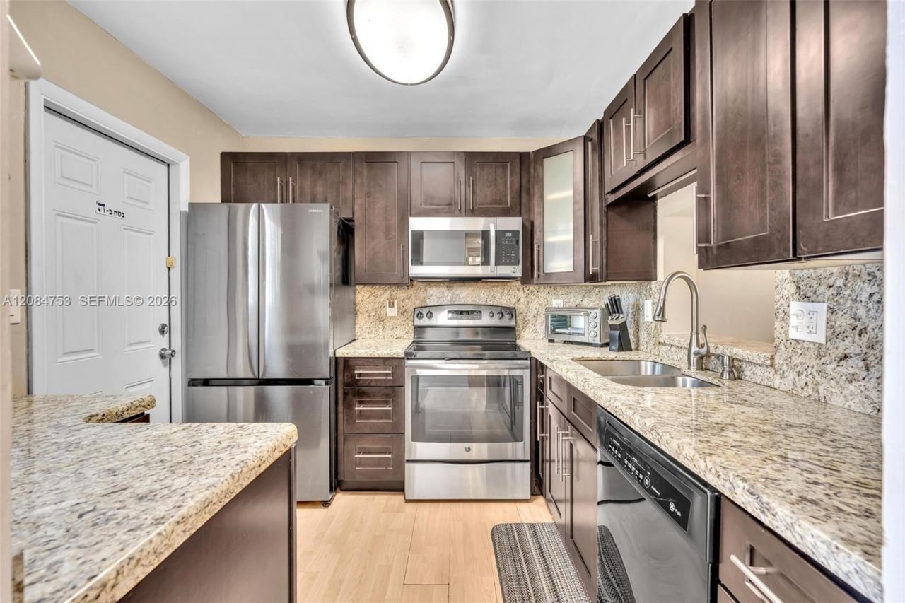 610 NE 12th Ave , Unit 206, Hallandale Beach, FL 33009 Photo