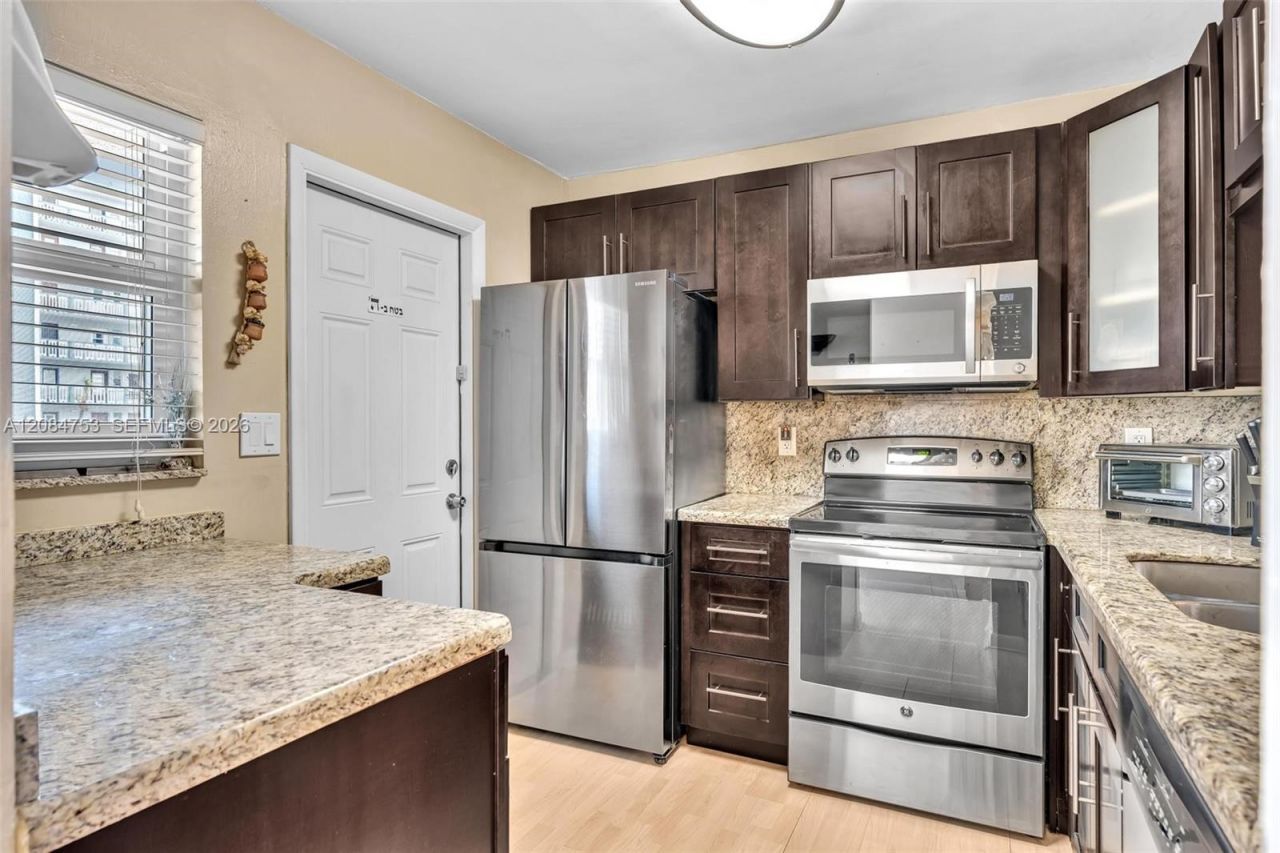 610 NE 12th Ave , Unit 206, Hallandale Beach, FL 33009 Photo