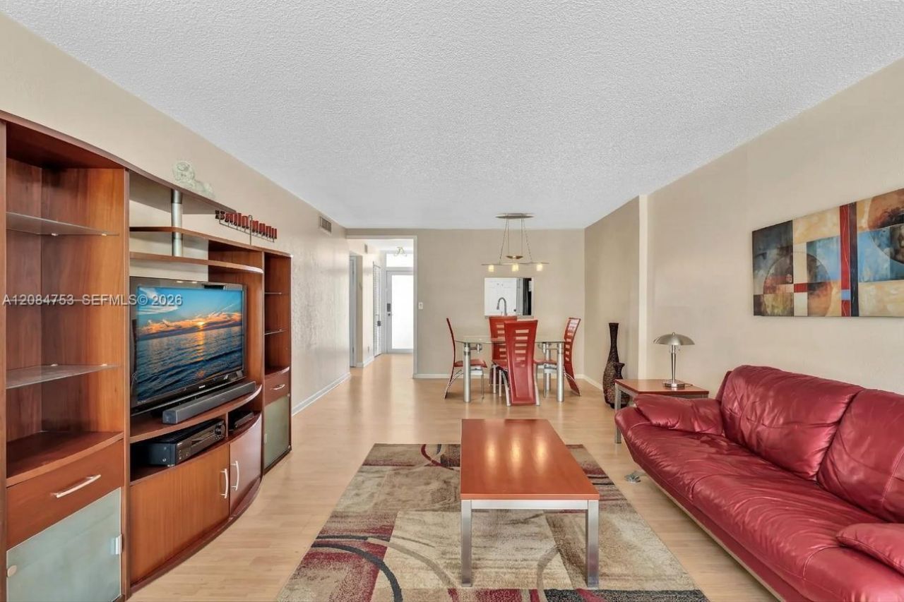610 NE 12th Ave , Unit 206, Hallandale Beach, FL 33009 Photo