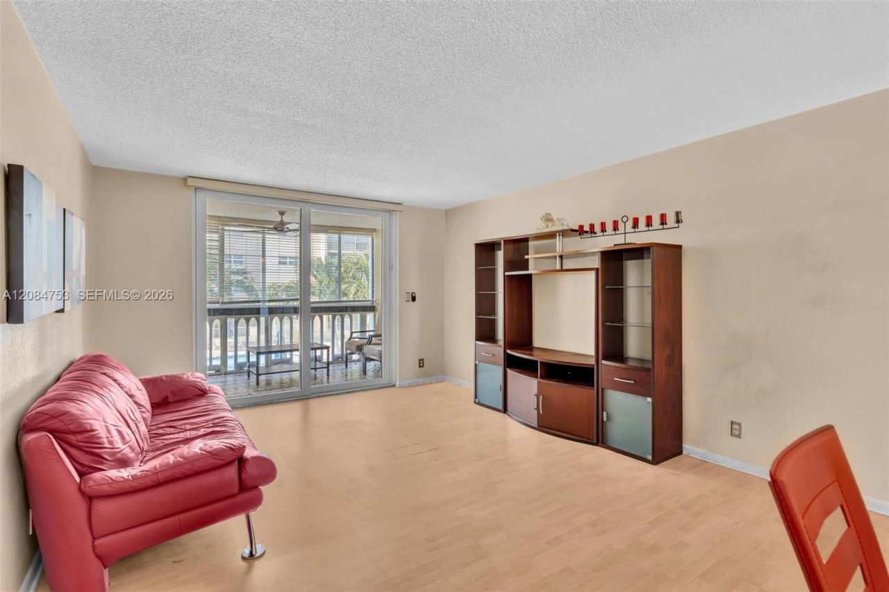610 NE 12th Ave , Unit 206, Hallandale Beach, FL 33009 Photo