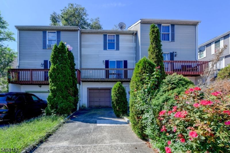 493 Fayette St, Perth Amboy, NJ 08861 Main Photo