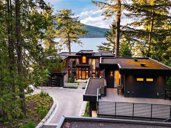 848 Lands End Rd, North Saanich, BC V8L 5L3