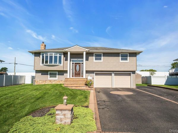 25 Heather Crescent , Commack, NY 11725