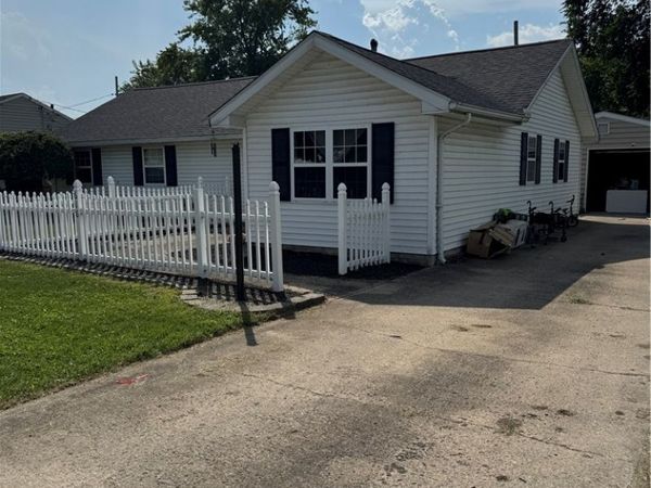 618 Idlewood Avenue, Sheffield Lake, OH 44054