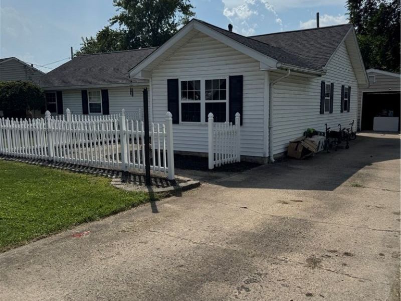 618 Idlewood Avenue, Sheffield Lake, OH 44054 Photo 2