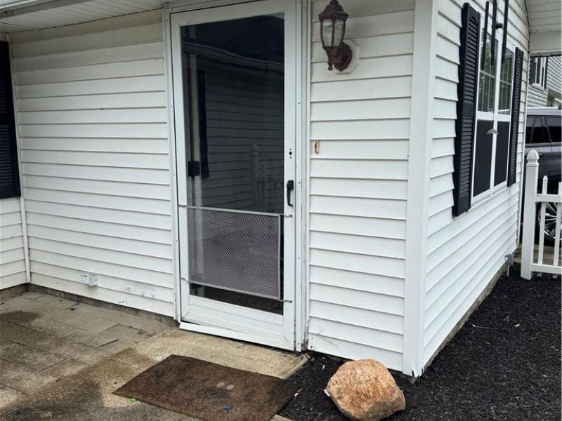 618 Idlewood Avenue, Sheffield Lake, OH 44054 Photo 4