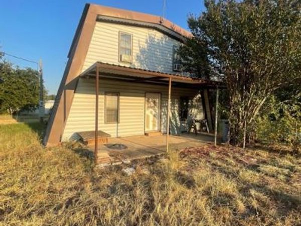105 Avenue A , Gustine, TX 76455