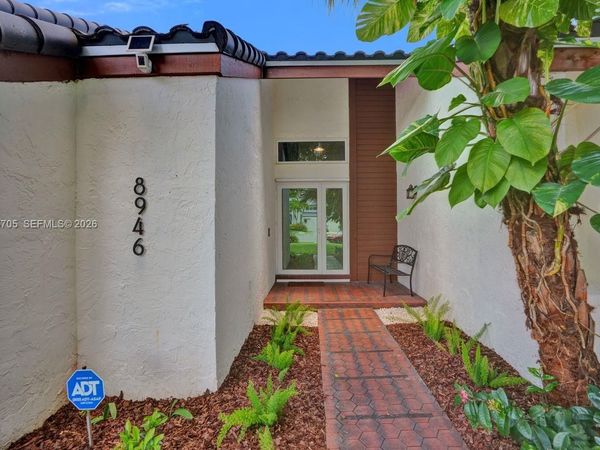 8946 SW 150th Ct Cir E , Miami, FL 33196