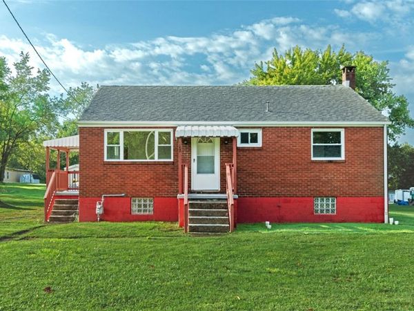 147 W Pennsylvania Avenue , New Stanton, PA 15601