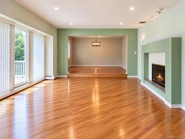 Dix Hills, NY 11746