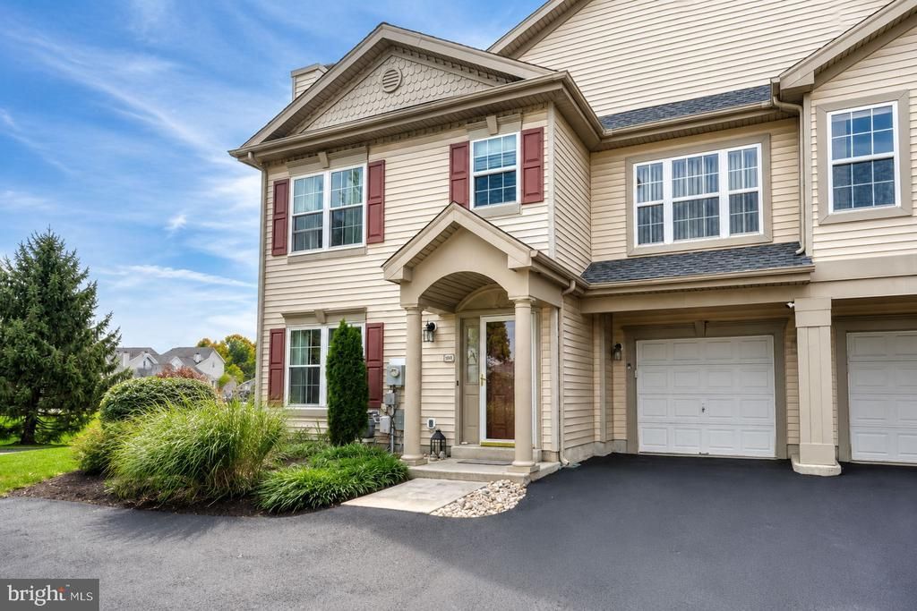 1101 JULIAN DRIVE W, WARWICK TWP, PA 18974