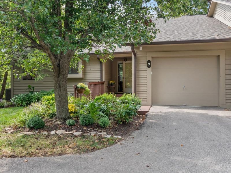 9 Hickory View Lane, Milford, OH 45150 Photo 2