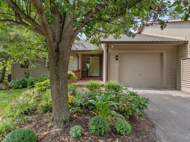 9 Hickory View Lane, Milford, OH 45150 Photo 4