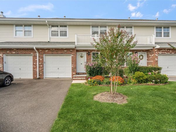 15 Springfield Circle, Unit 1, Central Islip, NY 11722
