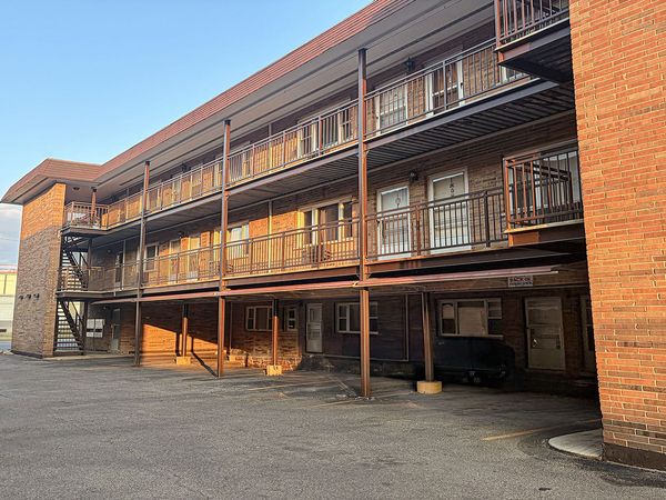 2330 N Harlem Avenue , Unit 1E, Elmwood Park, IL 60707