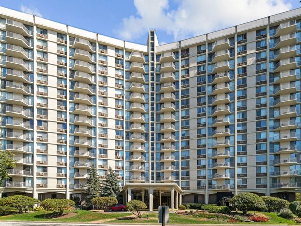 40 N TOWER Road , Unit 1E, Oak Brook, IL 60523