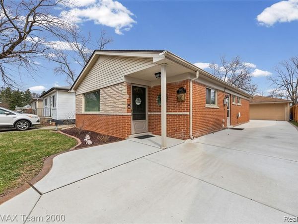 4685 Universal Street , Dearborn Heights, Mi 48125