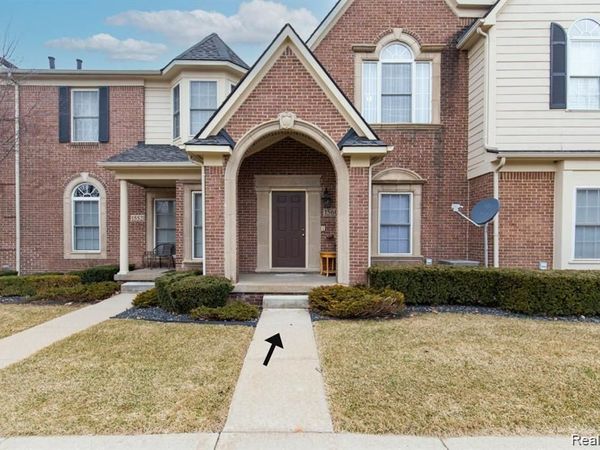 1560 W Lakeview Lane , Canton Township, Mi 48187