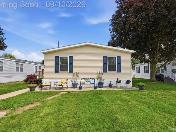 30 Carmell, Belleville, Mi 48111