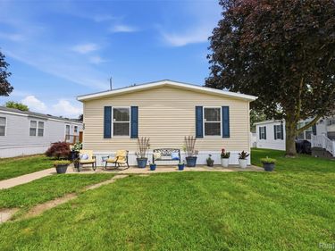 30 Carmell, Belleville, Mi 48111