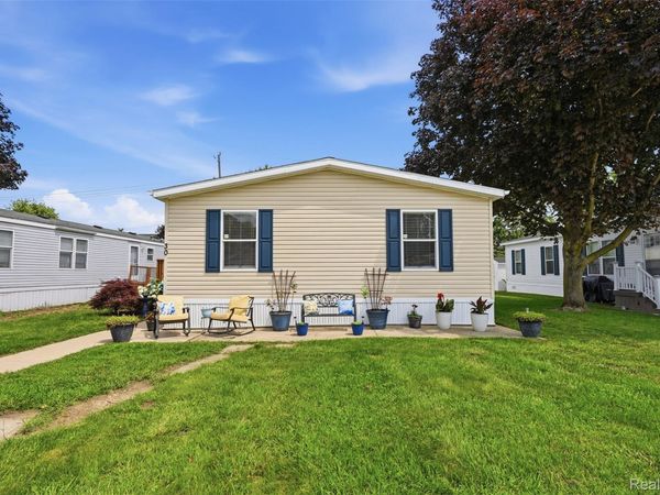 30 Carmell, Belleville, Mi 48111