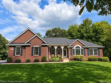 2126 Moorlands View , Oceola Township, Mi 48855
