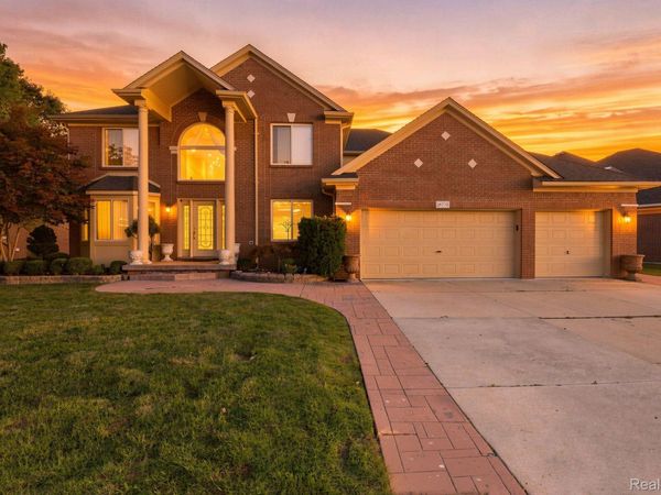 18779 Sandhurst Drive, Clinton Township, Mi 48038
