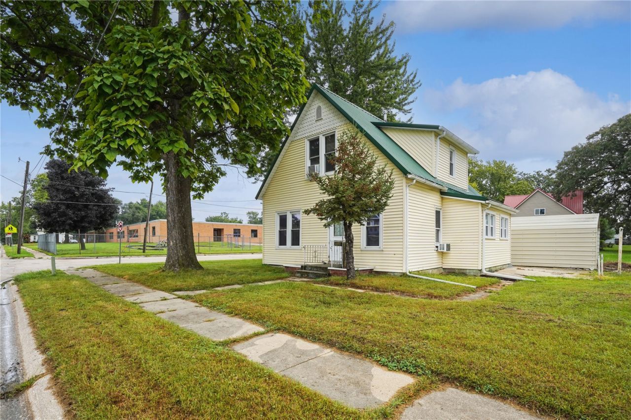 317 6th Avenue, Oelwein, IA 50662 Main Photo