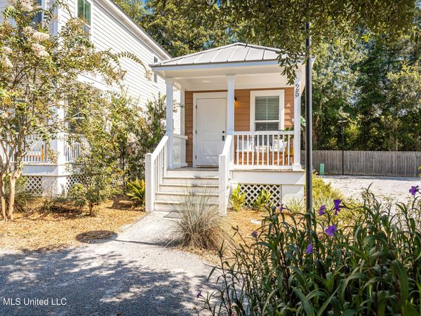 2207 Government Street, Ocean Springs, MS 39564